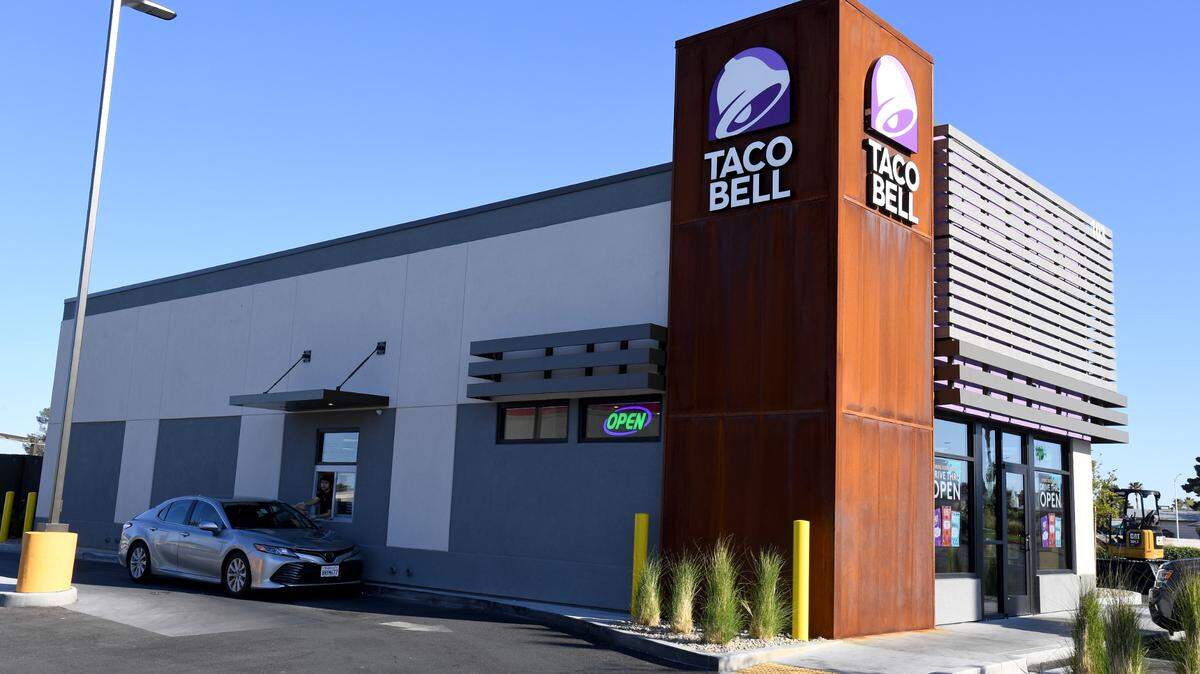 Una sucursal de Taco Bell en Las Vegas, Nevada, en marzo. La compañía anunció que retira de su menú favoritos como la pizza mexicana y el pico de gallo.