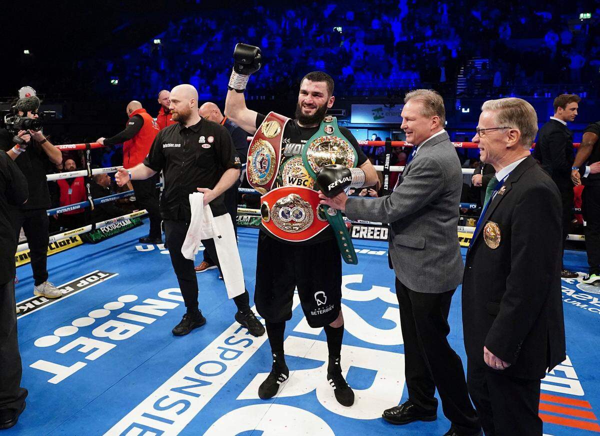 El triunfo de Artur Beterbiev le asegura al campeón sus fajas del CMB, la OMB y la FIB y le acerca a un encuentro con el campeón de la AMB, Dmitry Bivol.