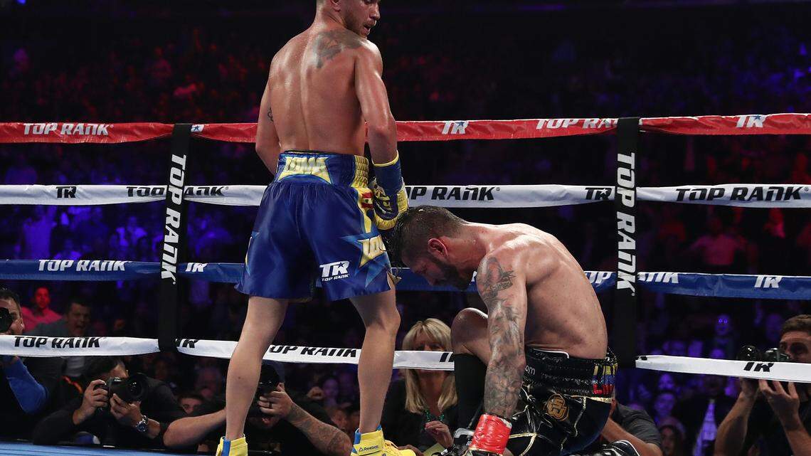 VASYL LOMACHENKO noquea en el 10mo asalto a Jorge Linares.