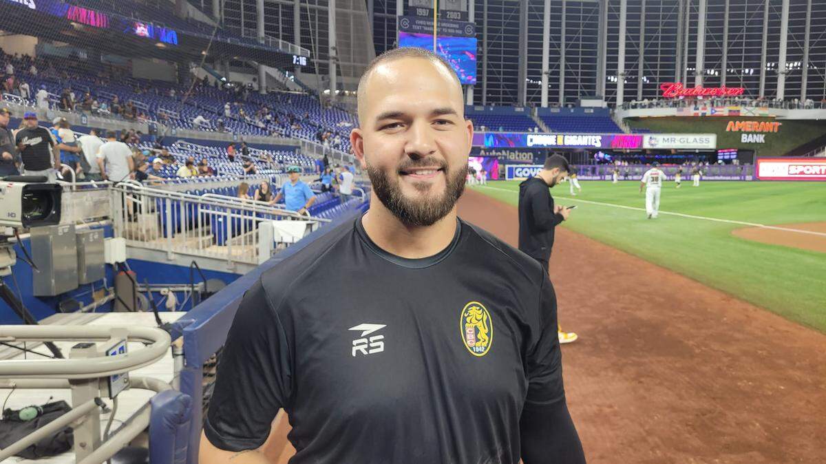 Julio Robaina confía en que su paso a Grandes Ligas está más cerca que nunca. En su segunda presentación dentro de la pelota invernal del Caribe, el cubano llegó a Miami vestido con el uniforme de los Leones del Caracas. 