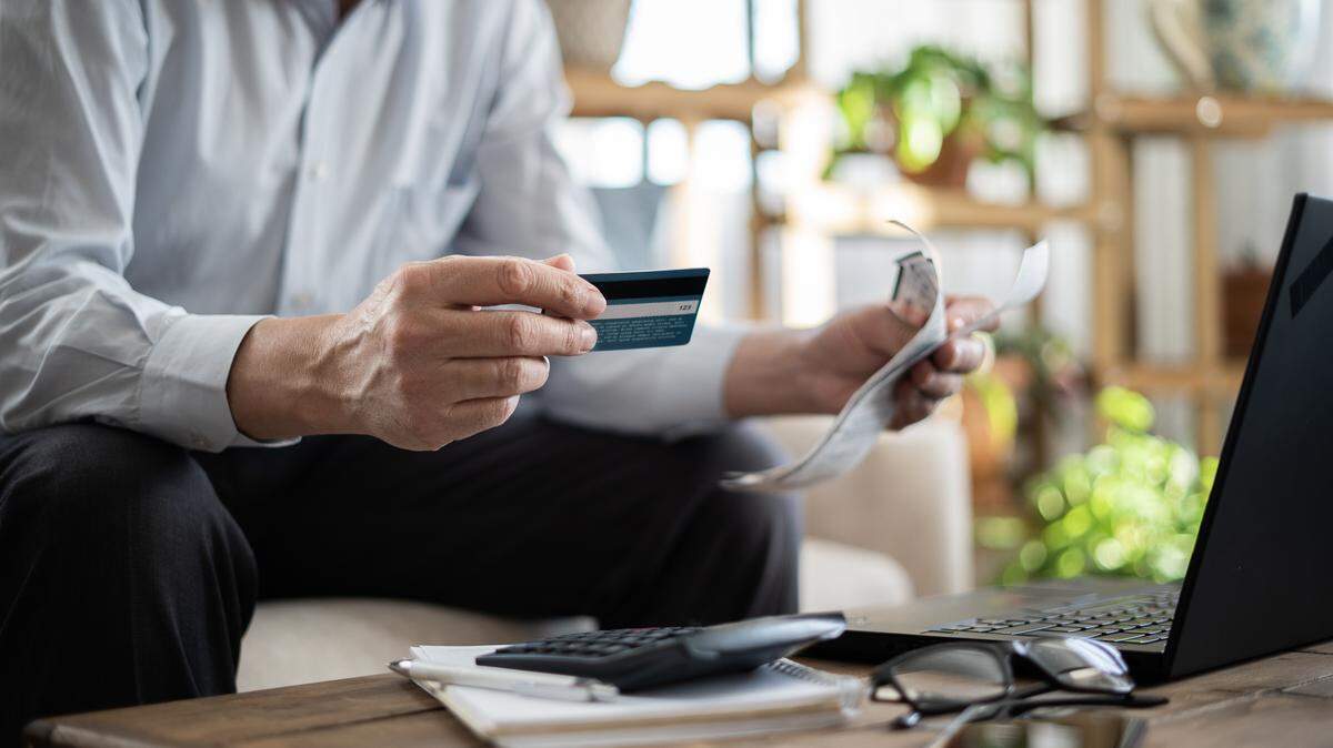 La Bolsa de Valores de Nueva York celebra máximos históricos, pero la deuda de los hogares sigue aumentando. Necesitas una estrategia para reducir esta carga económica.