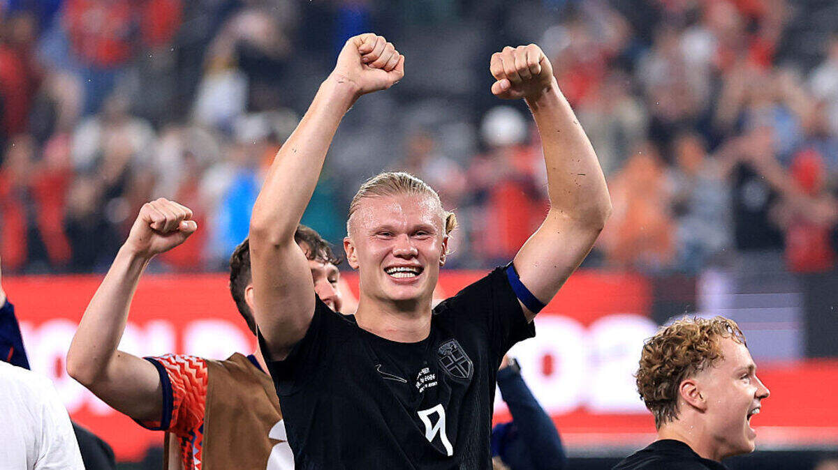 Erling Haaland guio este lunes a Noruega hacia los dieciseisavos de final en el Mundial, al firmar el lunes un nuevo doblete en el triunfo 3-2 de los escandinavos sobre Senegal.