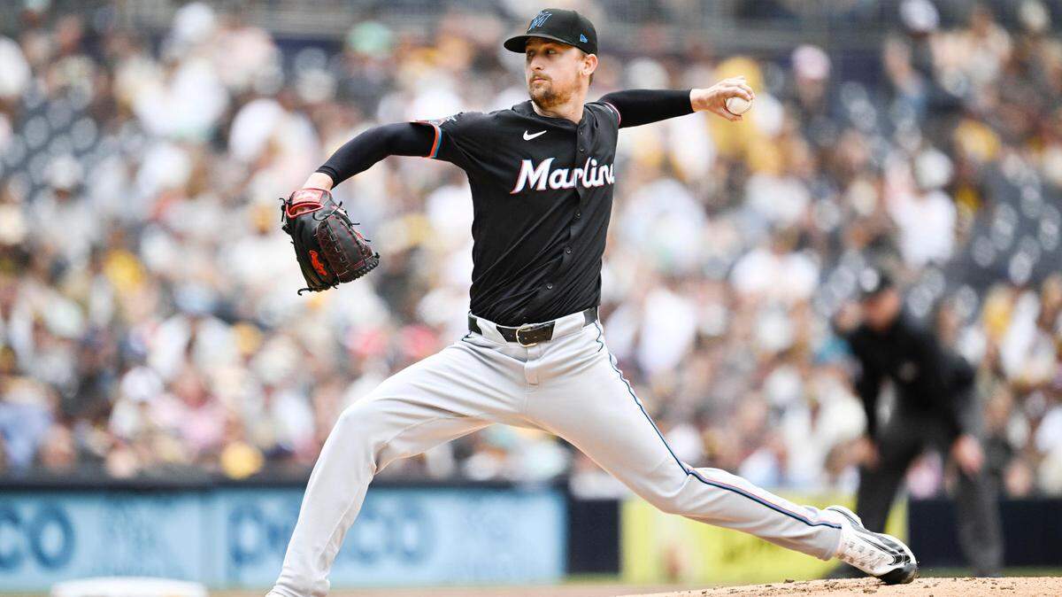 El abridor de los Marlins de Miami Braxton Garrett lanza en el segundo inning del partido ante los Padres, en el partido celebrado el 29 de mayo de 2024 en San Diego.