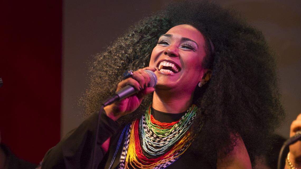 La cantante Aymée Nuviola, quien nació en Cuba y ahora vive en Miami, se presentará la noche inaugural del festival artístico cubano en el Kennedy Center, en Washington, el 8 de mayo.