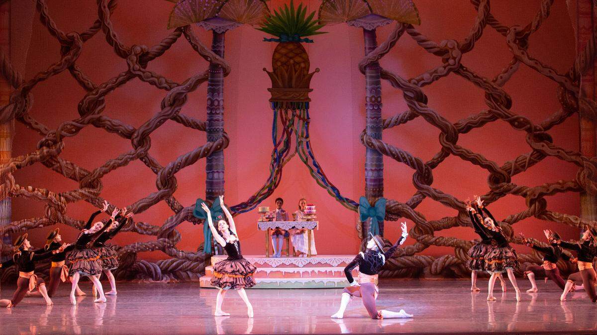 El trono de piña del “Cascanueces” de Miami City Ballet, algo que usted no encontrará en ninguna otra versión.