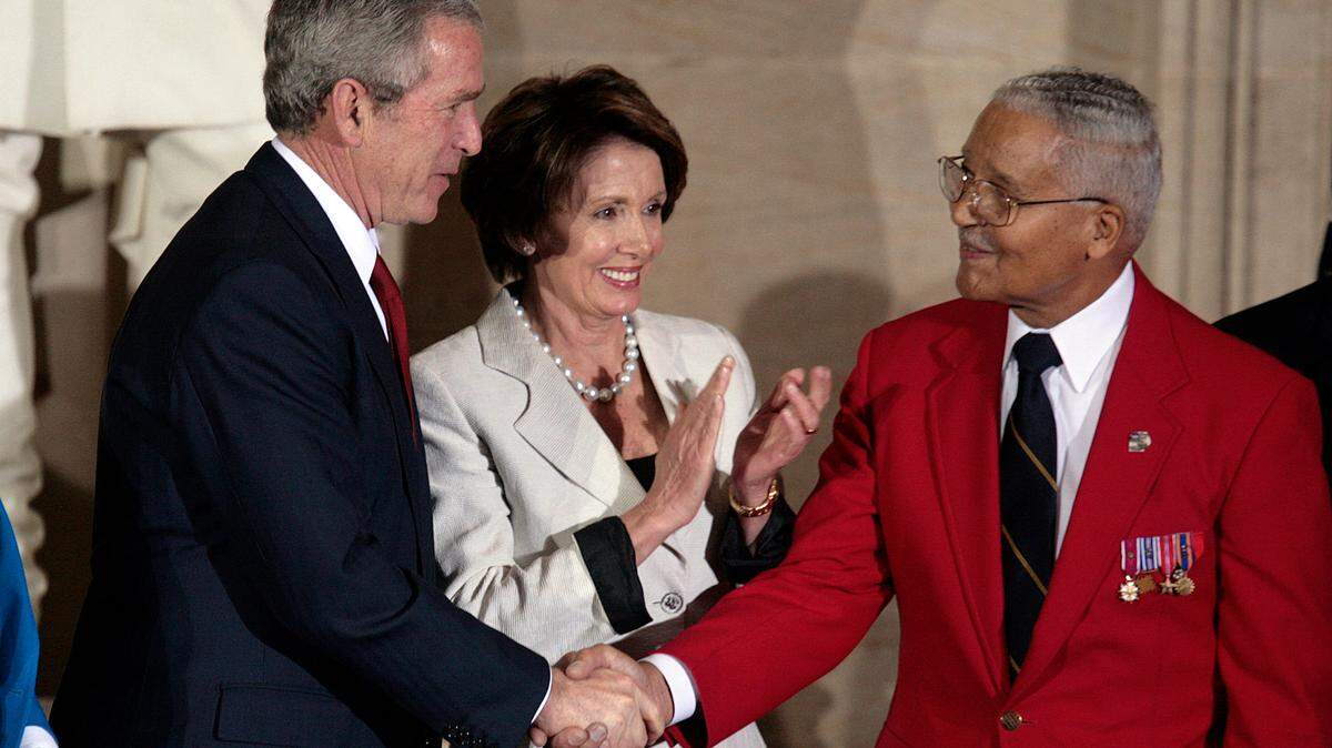 President George Bush and House Speaker Nancy Pelosi, center, congratulate Col. Charles McGee after the Congressional Gold Medal ceremony to honor the Tuskegee Airmen, Thursday, March 29, 2007, in the rotunda on Capitol Hill, in Washington, D.C. (Photo by CHUCK KENNEDY/MCT/Sipa USA)