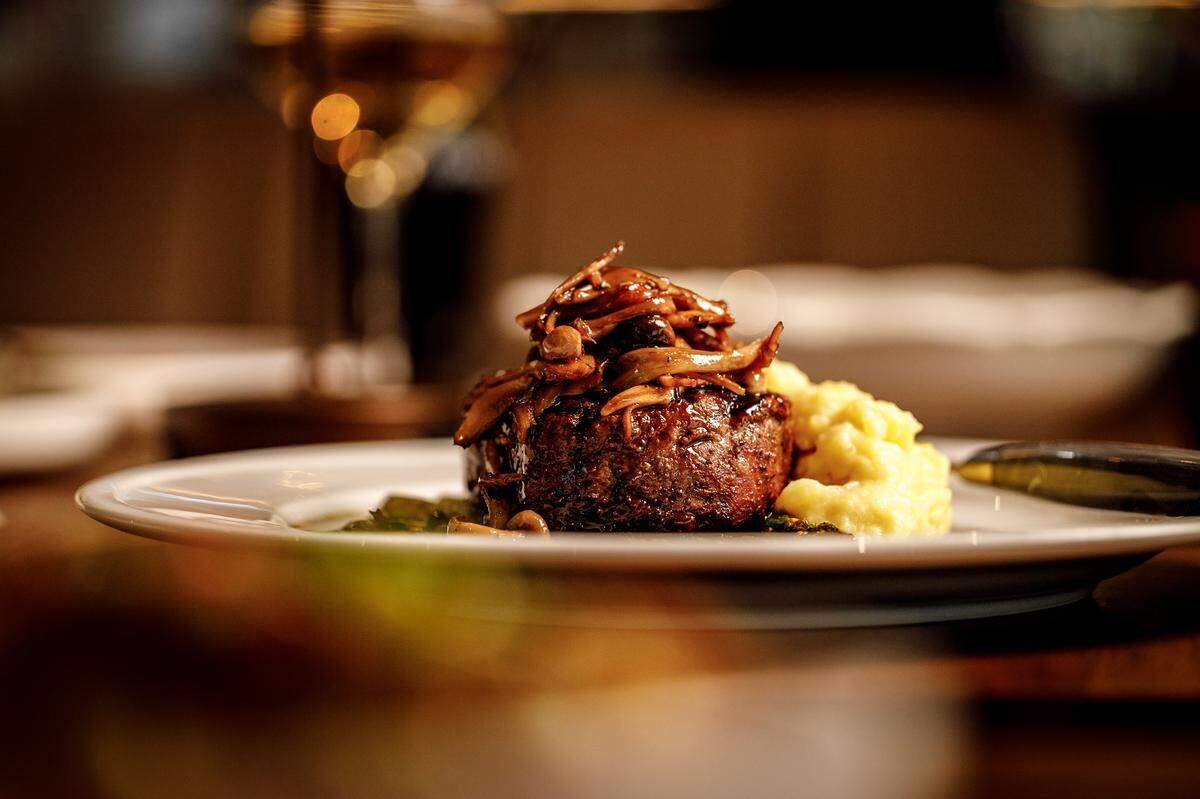 Filete mignon en el Old Cutler Inn.