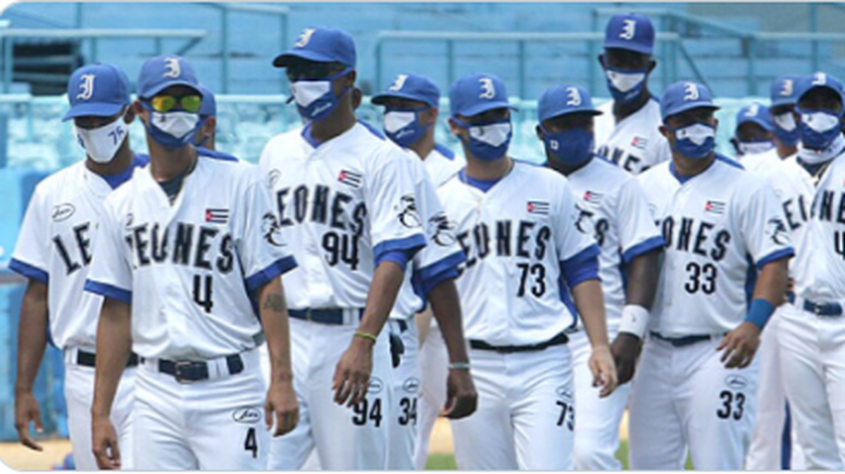 Yusniel Rosabal, quien llegó a EEUU con su esposa, fue jugador de Industriales, el equipo con más títulos de la Serie Nacional de Beisbol en Cuba.