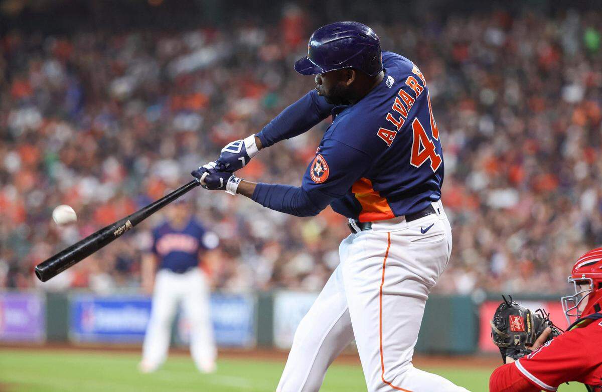A pesar de estar lesionado, el jugador de los Astros de Houston Yordan Álvarez tiene 55 remolcadas y 17 vuelacercas.
