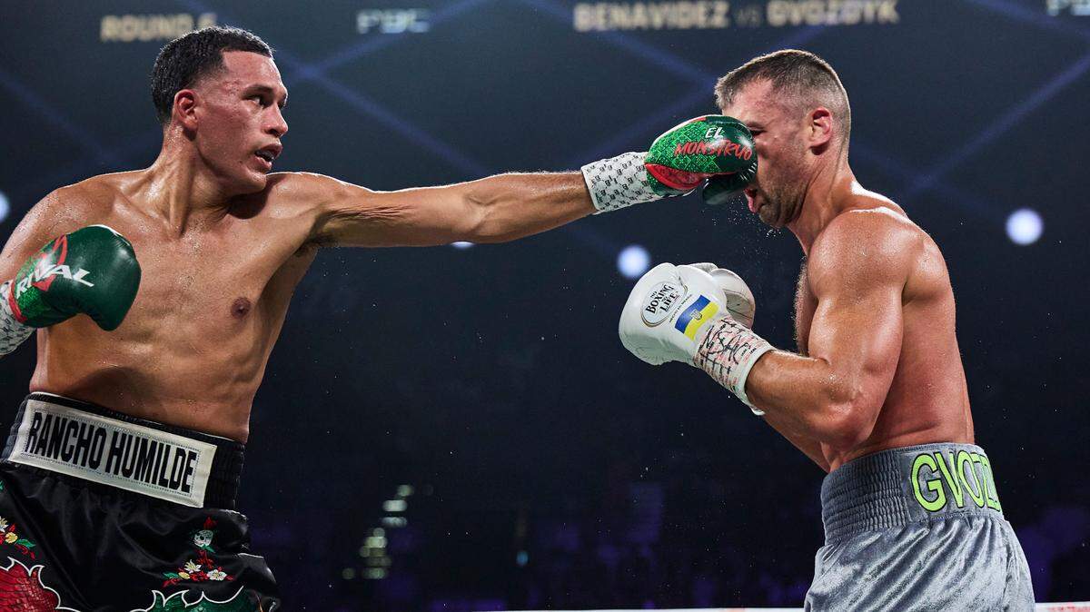 David Morrell Jr. no quedó impresionado con David Benavídez (izq.) en su pelea del sábado ante Oleksandr Gvozdyk.