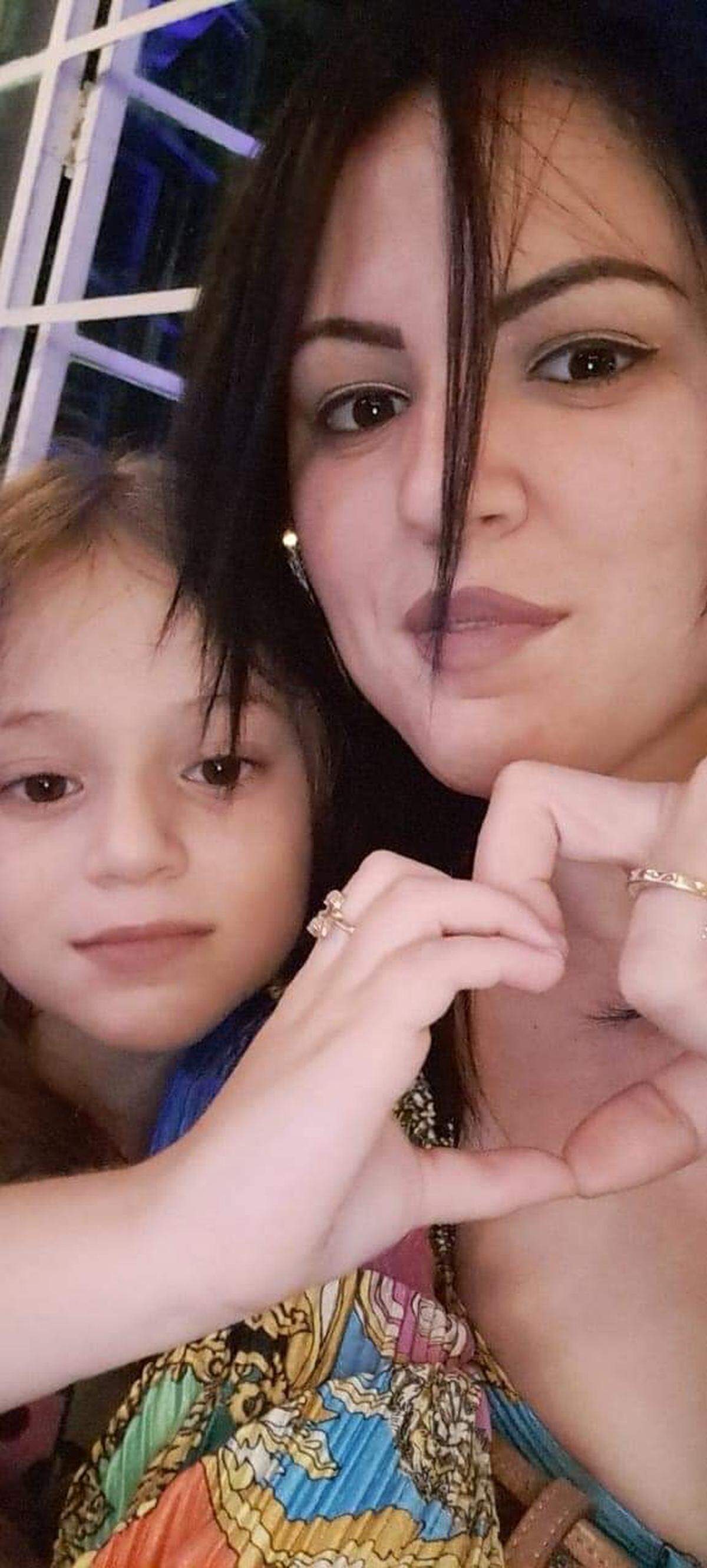 La petición de Lia Llanes para traer a su hija desde Cuba acababa de ser aprobada cuando el presidente Donald Trump anunció una nueva prohibición de viajes que suspendía las visas de inmigración para los familiares de residentes permanentes de Estados Unidos.