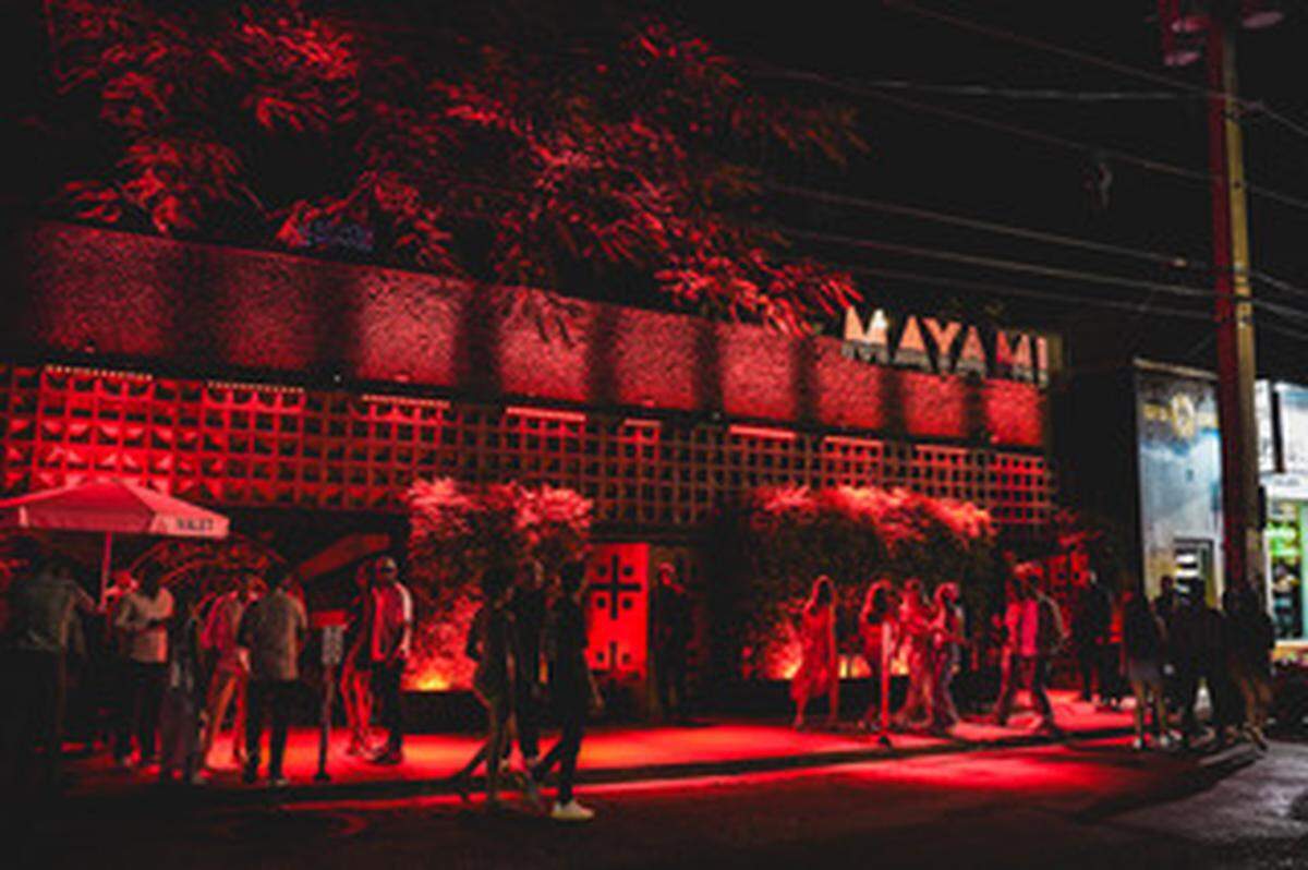 Enclavado en el artístico barrio de Wynwood, Mayami alude desde el presente a la antigua civilización Maya.