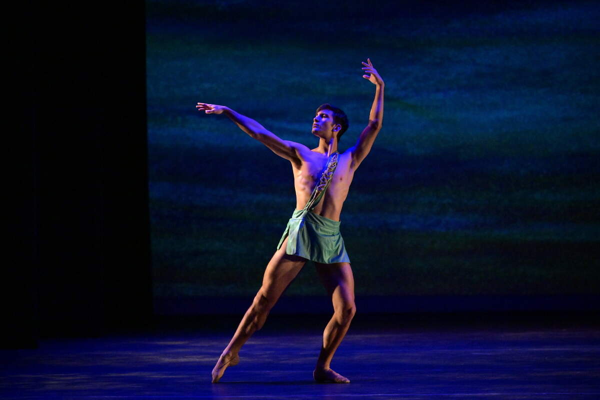Ariel Morilla en “Narcizo”, coreografía de Eriberto Jiménez.