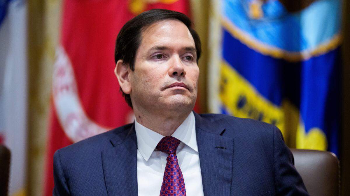El secretario de Estado de Estados Unidos, Marco Rubio, participa en una reunión del gabinete en la Sala del Gabinete de la Casa Blanca en Washington, DC, EE.UU., el martes 26 de agosto de 2025.