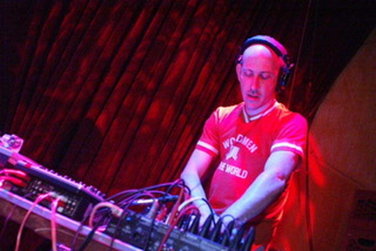 Andrew Yeomanson, también conocido como&nbsp;DJ Le Spam, lidera la banda local de larga trayectoria&nbsp;Spam Allstars, uno de los actos destacados en la edición de este año del&nbsp;South Beach Jazz Festival. 