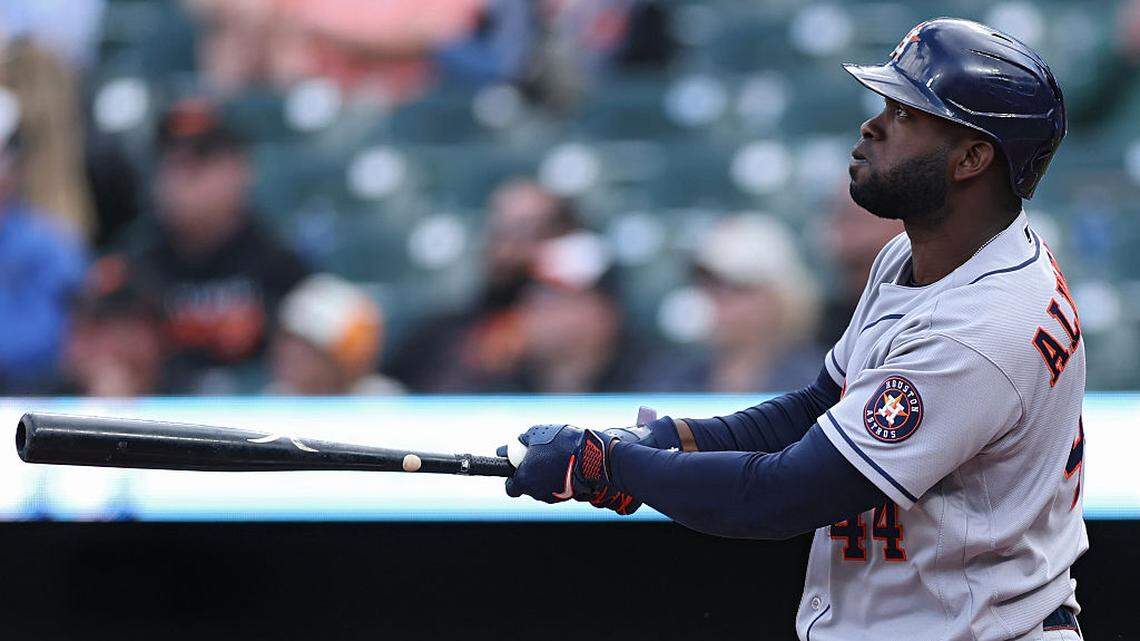 Saludable y fuerte, slugger cubano arrasa en abril y gana premio Jugador del Mes en la Liga Americana