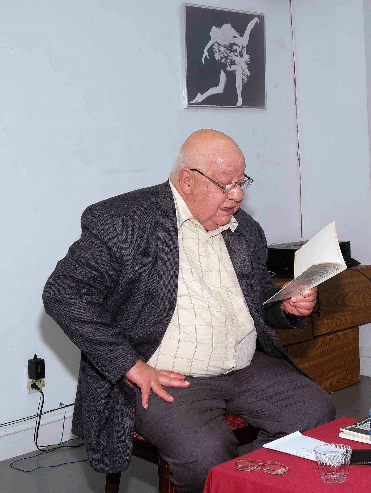José Abreu Felippe presenta ‘Las moscas verdes’.