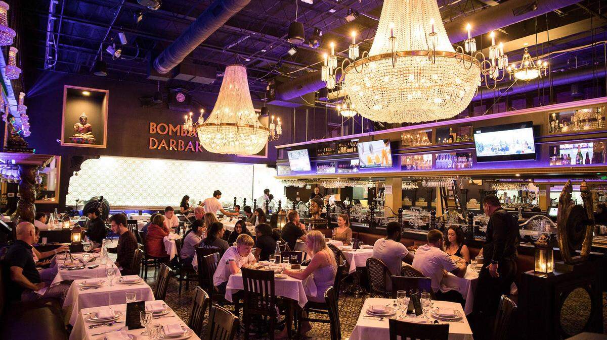 Salón comedor del restaurante Bombay Darbar en Fort Lauderdale.