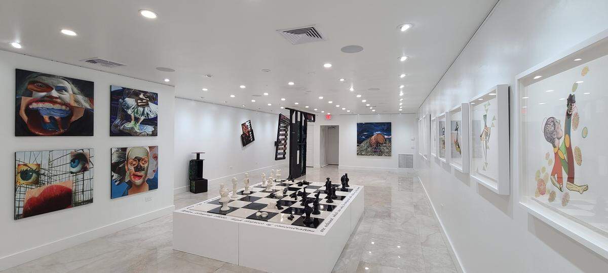 Salón Ménendez de la exhibición ‘Family Ties’ en el Kendall Art Center.