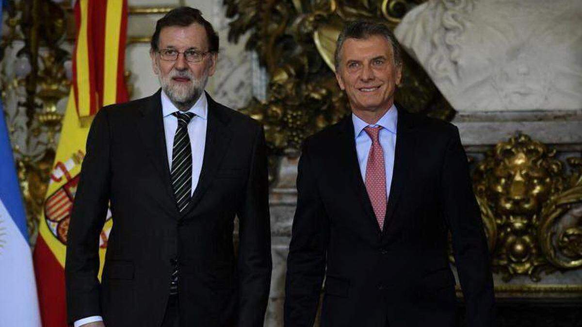 El presidente del Gobierno de España, Mariano Rajoy y el presidente argentino, Mauricio Macri  posan para la prensa en la Casa Rosada en Buenos Aires (Argentina) el  martes 10 de abril de 2018.