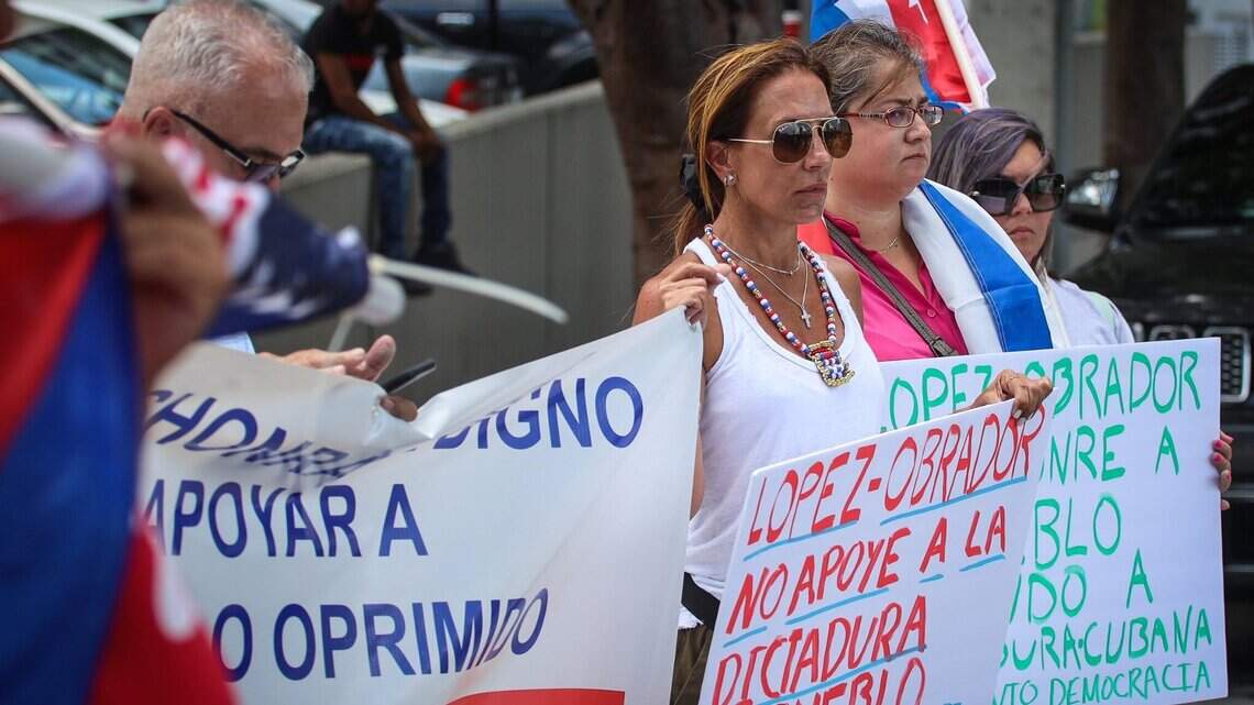 ‘Merecemos que nos oiga’: Cubanos en Miami piden reunión con Biden, critican al presidente mexicano
