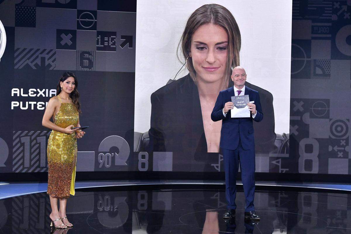 La española Alexia Putellas, que levantó a finales de noviembre el Balón de Oro de France Football, completó el capítulo de premios con el The Best. La barcelonista es la auténtica reina del momento.