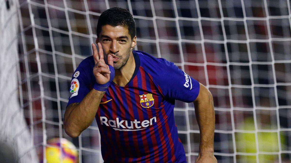 El delantero uruguayo Luis Suárez celebra tras anotar un gol ante el Rayo Vallecano, en un partido de la liga española, celebrado el 3 de noviembre de 2018.