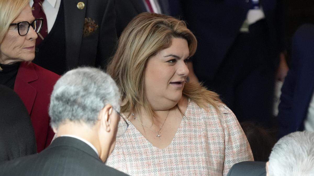 Jenniffer González Colón, gobernadora de Puerto Rico, llega al área VIP de observación en Emancipation Hall durante la investidura presidencial de 2025 en el Capitolio de los Estados Unidos, en Washington, D.C el 20 de enero de 2025.