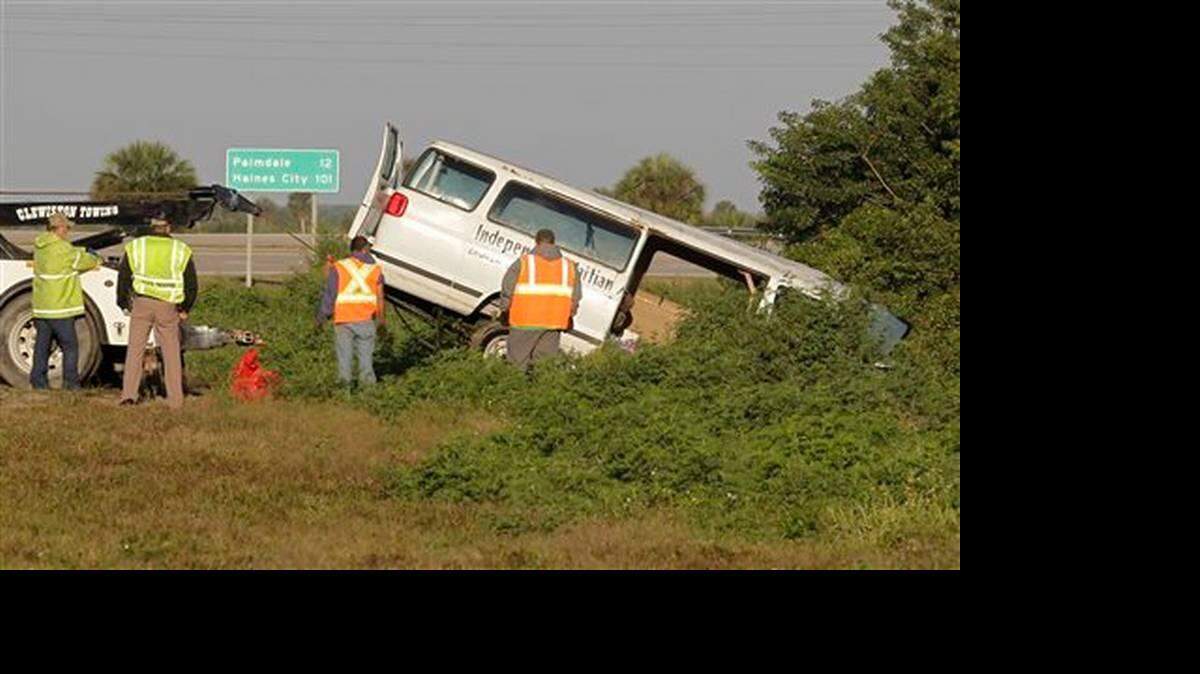 La camioneta trasladaba a los parroquianos de una iglesia de Fort Pierce que regresaban de un viaje a Fort Myers, en el condado de Lee. AP