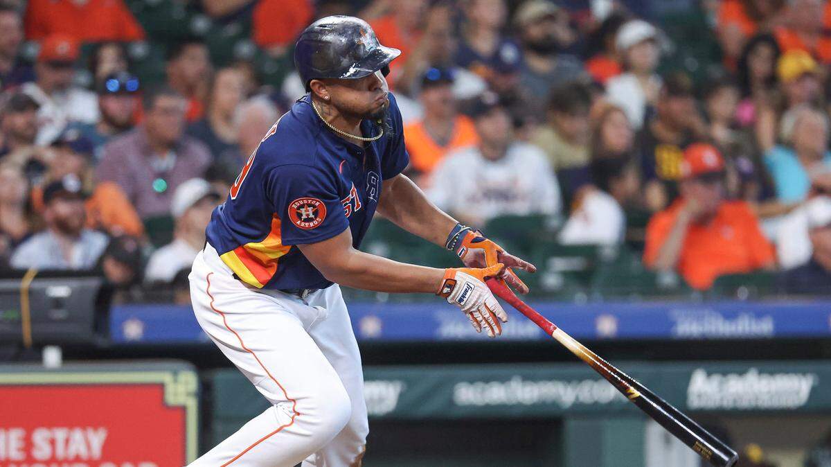 El primera base de los Astros de Houston José Abreu promedia .389 (18-7), con dos jonrones y 13 remolcadas en los últimos cinco partidos.