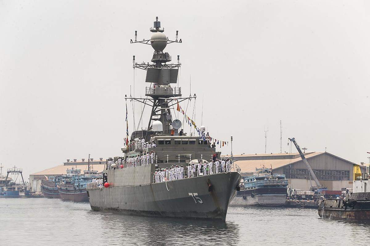 La IRIS Dena 75 fue una fragata de la clase Moudge de la Flota del Sur de la Armada de la República Islámica de Irán, llamada así por el Monte Dena. El 4 de marzo de 2026, durante la Guerra de Irán de 2026, fue hundida por un submarino de la Armada de los Estados Unidos en aguas internacionales cerca de la costa sur de Sri Lanka.