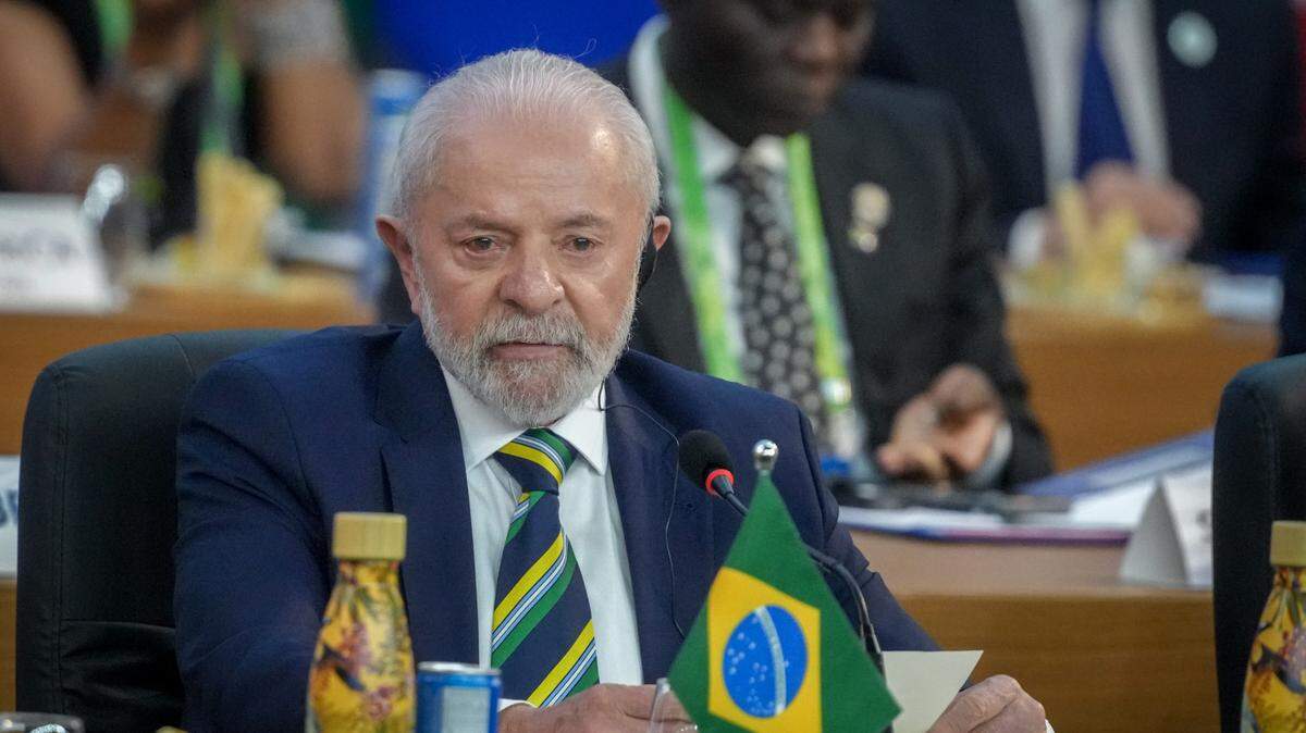 El anfitrión Luiz Inácio Lula da Silva, presidente de Brasil, participa en la primera sesión de trabajo en la cumbre del G20 el 18 de noviembre de 2024, Brasil, Río de Janeiro.
