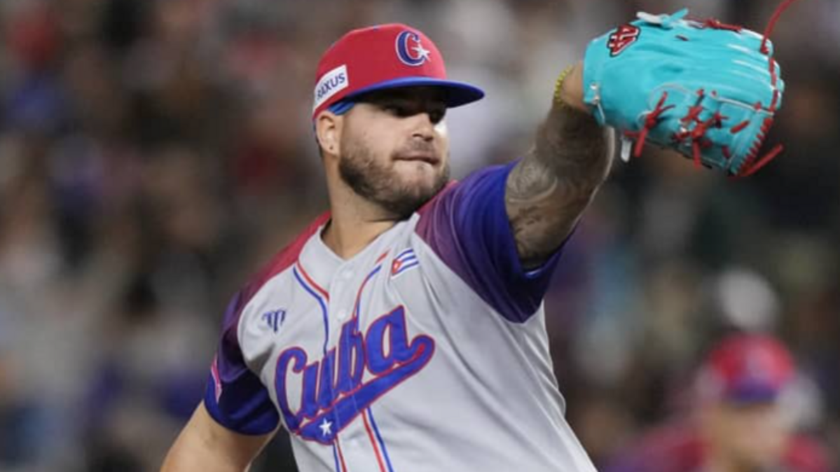 El lanzador Yusniel “El Salsa” Padrón Artiles, quien formaba parte de la reserva del equipo Cuba rumbo al Clásico Mundial de Béisbol 2026, fue arrestado el 19 de febrero en el condado de Miami-Dade acusado de tráfico de cocaína en polvo y posesión de un arma de fuego.