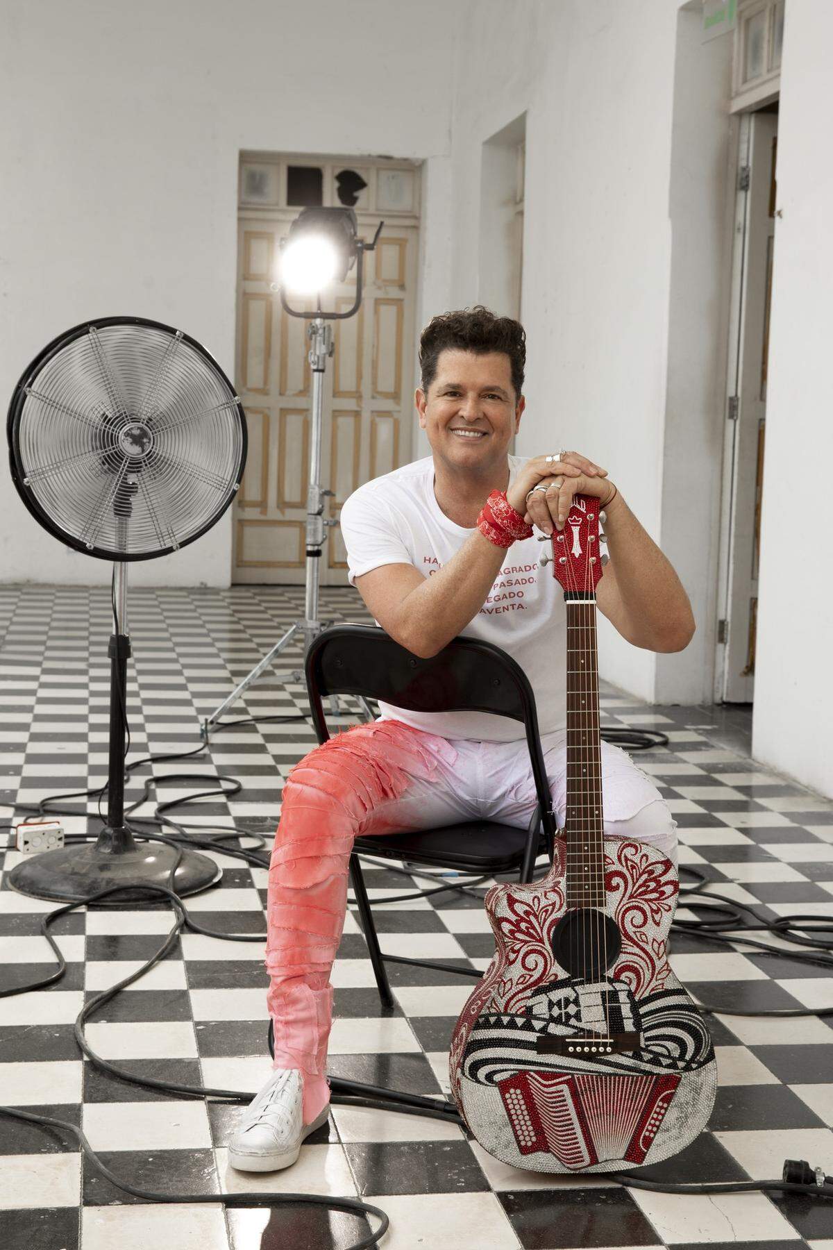 En “Cumbiana II”, hay duetos con Ricky Martin, Camilo, Fito Páez y Black Eyed Peas.