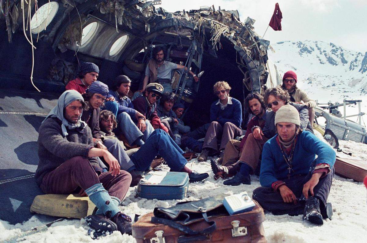 En Netflix la película española ‘La sociedad de la nieve’ (2023), basada en la tragedia real conocida como “El milagro de los Andes”.