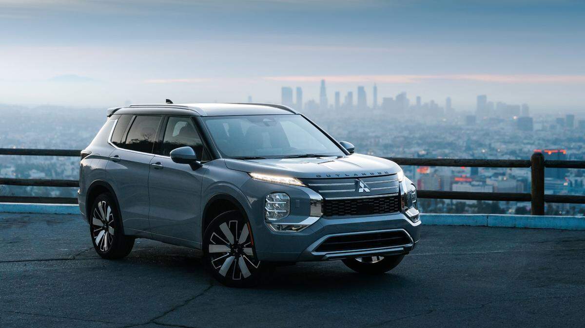 El Mitsubishi Outlander es el mayor y mejor SUV de la gama de la compañía. Con la ayuda de algunas actualizaciones para el año modelo 2025, el Outlander es aún mejor gracias a la mejora de las características tecnológicas.