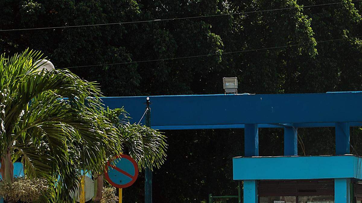 Una ambulancia llega a un hospital del municipio de Cerro, en La Habana. Foto de archivo.