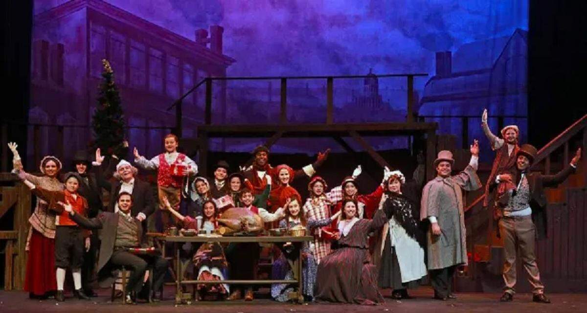 El musical ‘A Christmas Carol’ en el Actors’ Playhouse’s, Miracle Theatre.