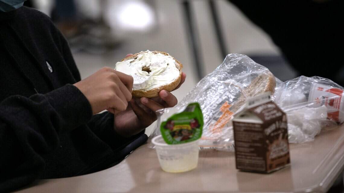 Seis de cada 10 familias de bajos recursos en EEUU dependen de las comidas escolares