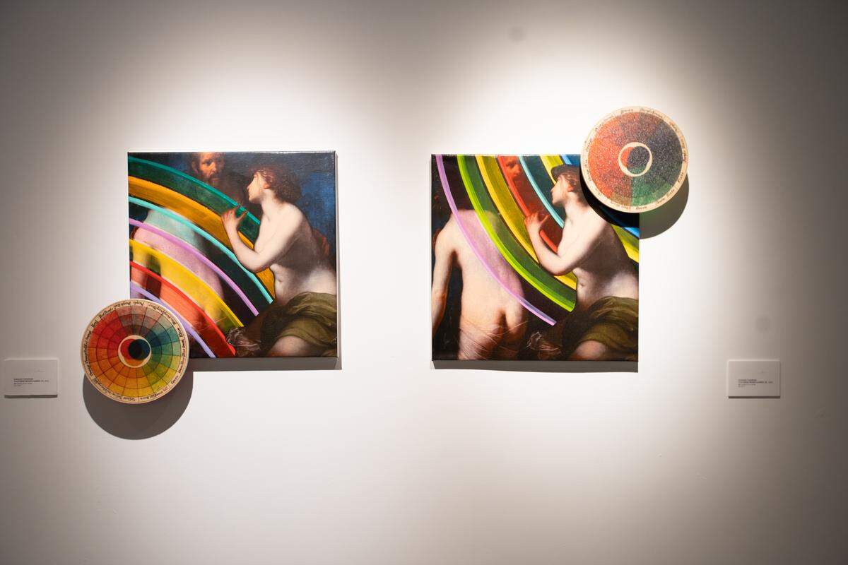 La exposición se organiza en tres núcleos conceptuales -“Círculo de colores”, “Poliedros” y “Espectros”- que ocupan las tres salas de la galería. En la imagen, una vista panorámica de la serie “TLS-FURINI-MOSES-HARRIS”. 