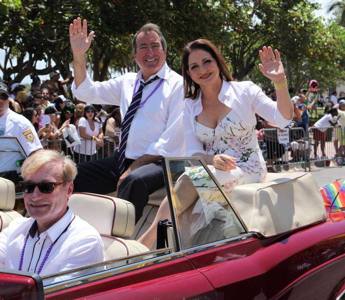 Gloria Estefan fue la Gran Mariscal del la parada Miami Beach Pride Festival del 2014 junto con el co Gran Mariscal,&nbsp;Kenny Ortega.
