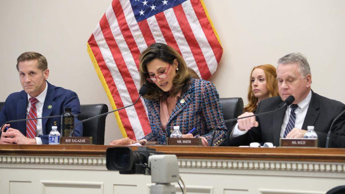 La representante republicana de la Florida, María Elvira Salazar,durante una audiencia en el Congreso de Estados Unidos donde se trató la persecución a la Iglesia Católica en Nicaragua, el 22 de marzo de 2023.