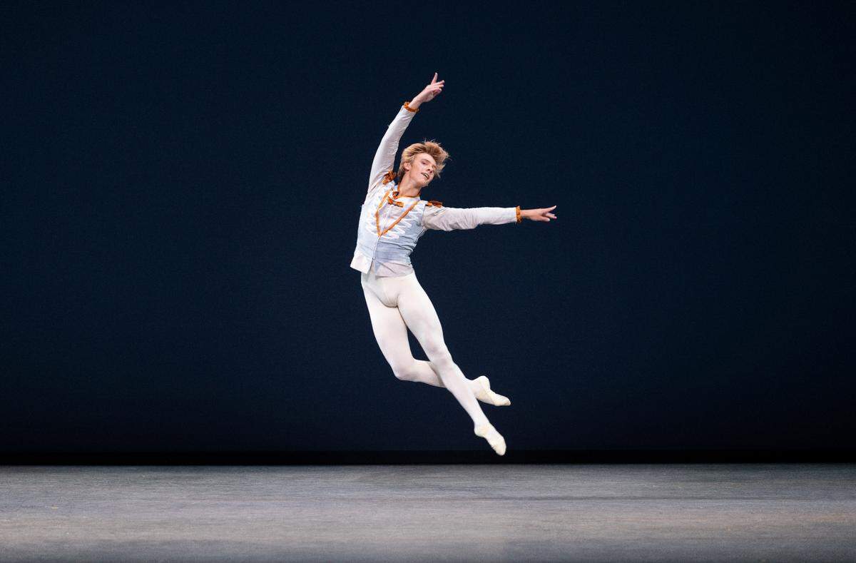 Brooks Landegger en “Divertimento no. 15”.