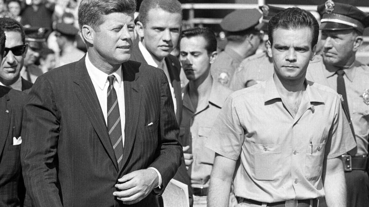 DESPUÉS DE que Cuba liberara a más de 1,000 de la brigadisa en diciembre de 1962, JFK acudió al Orange Bowl para homenajearlos.