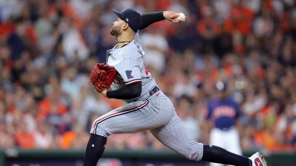 Pablo López lanzó siete entradas en blanco para ayudar a los Mellizos de Minnesota a vencer 6-2 a los Astros de Houston el domingo.