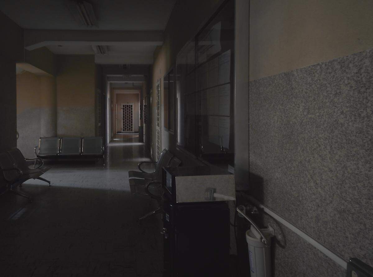 Un apagón en la Facultad de Antropología en la Universidad Central de Venezuela en Caracas.  Los alumnos y profesores de esa casa de estudios tratan de mantenerla abierta en medio de la crisis económica y política que vive el país.