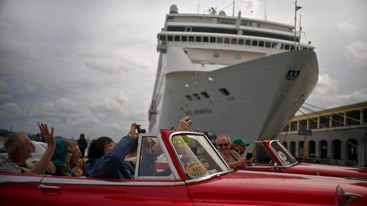 Cuatro importantes líneas de cruceros con vínculos en el sur de Florida (Carnival, Norwegian, Royal Caribbean y MSC Cruises) participaron en “actividades turísticas prohibidas” y “de tráfico”