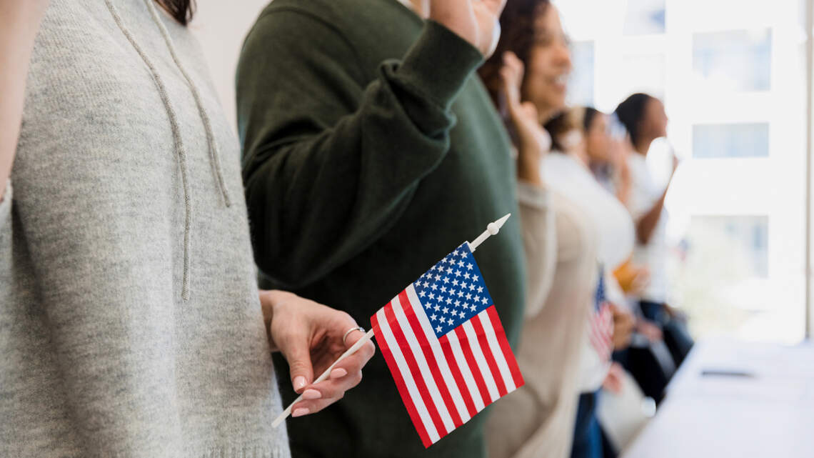 ¿Pueden los inmigrantes legalizar su situación tras 10 años en Estados Unidos? | Opinión