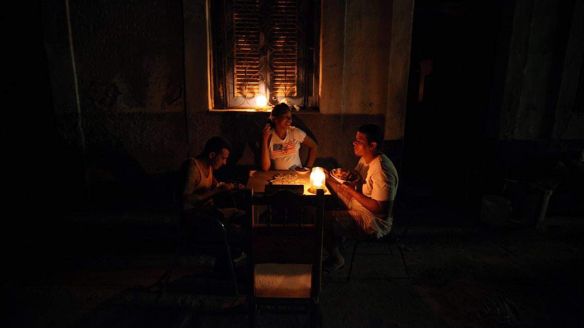 Foto de archivo. Cuba está a las puertas de una nueva crisis de combustible que provocará apagones más prolongados por la falta de carburantes para las centrales termoeléctricas