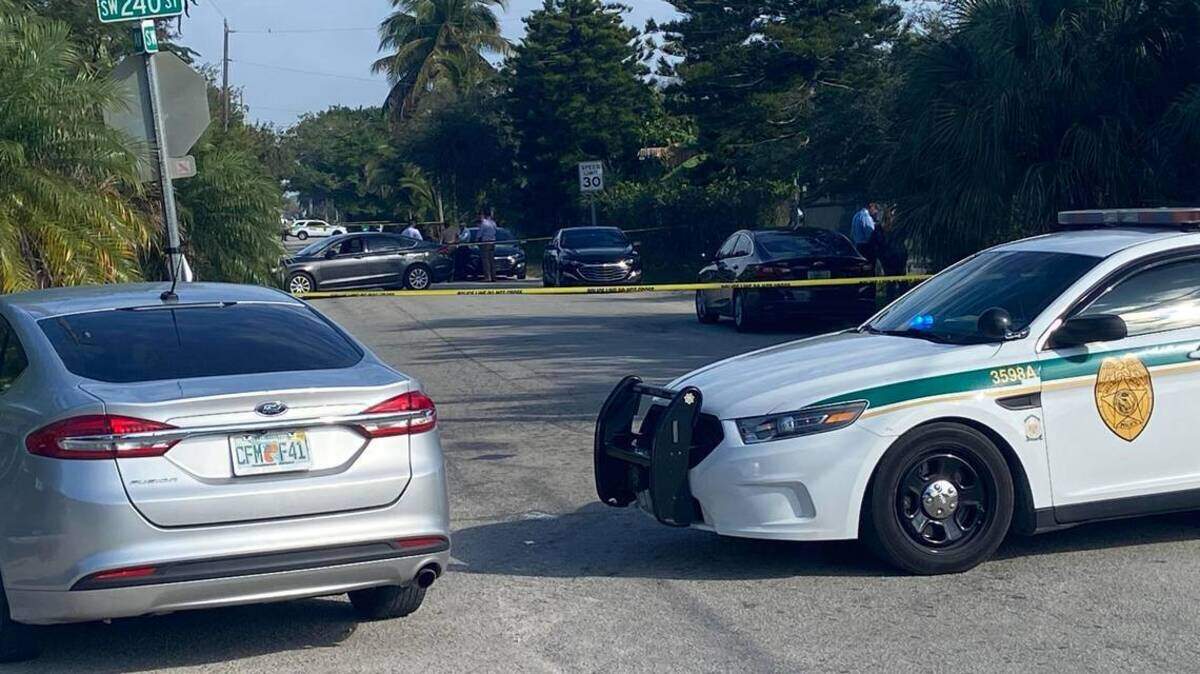 Encuentran mujer muerta el 8 de febrero de 2022 cerca de una secundaria de Miami-Dade. La policía de Miami-Dade investiga.